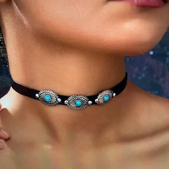 Turquoise Concho Choker Necklace with Black Velvet - Boho Western Style in Gift - Picture 8 of 12